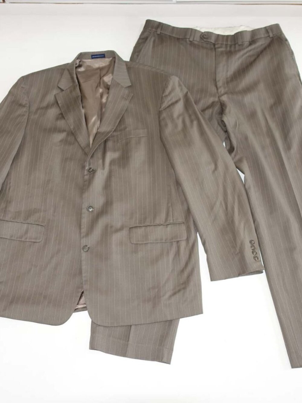 Stafford Men's Pinstripe 3 Button Suit Size 46 Long 40 x 32 Brown 100% Wool 46L